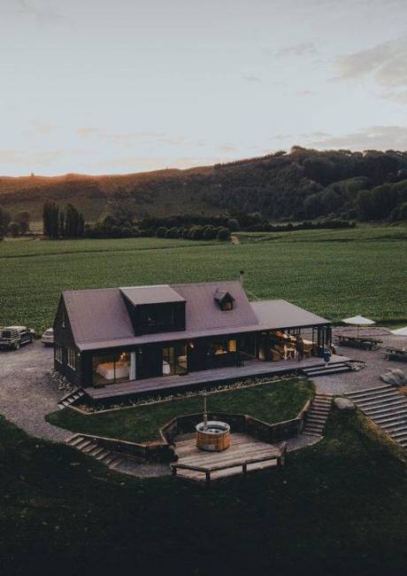 Local Expert Guides Alt text